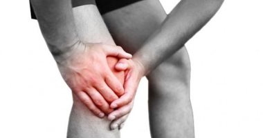 هل تعانى من آلام الركبة؟.. بعض النصائح لتسكين الألم من المنزل أثناء الإغلاق