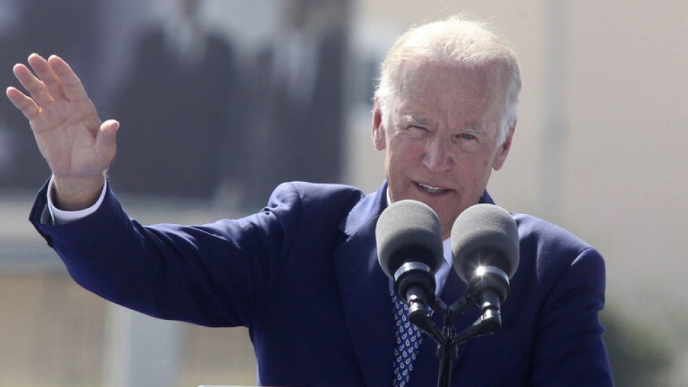 نقص الرقائق الإلكترونية يدفع بايدن لرصد 50 مليار دولار لإنتاجها