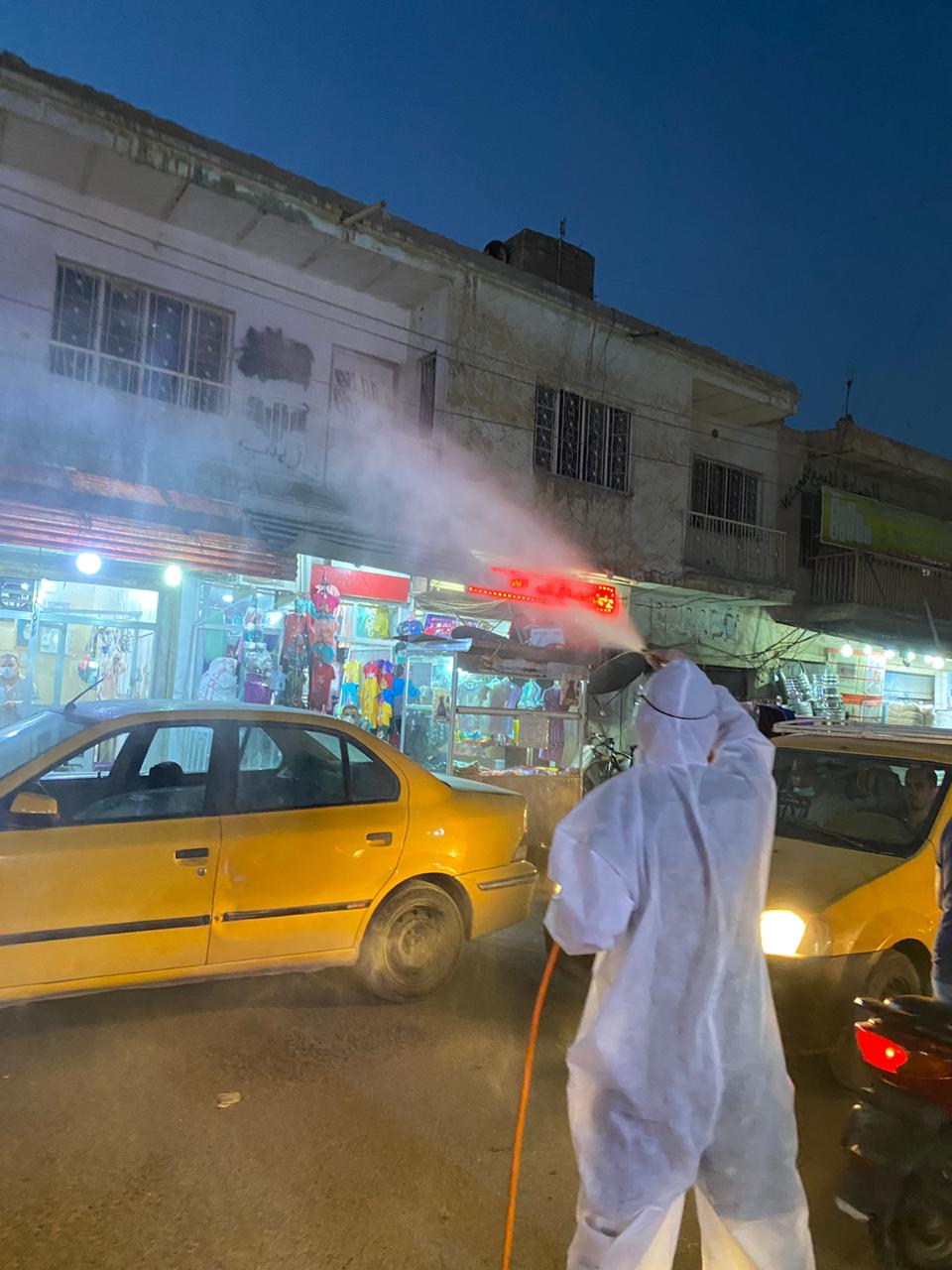 بالصور.. حملة تعفير بمناطق بغداد ذات النسب الإصابة العالية بكورونا