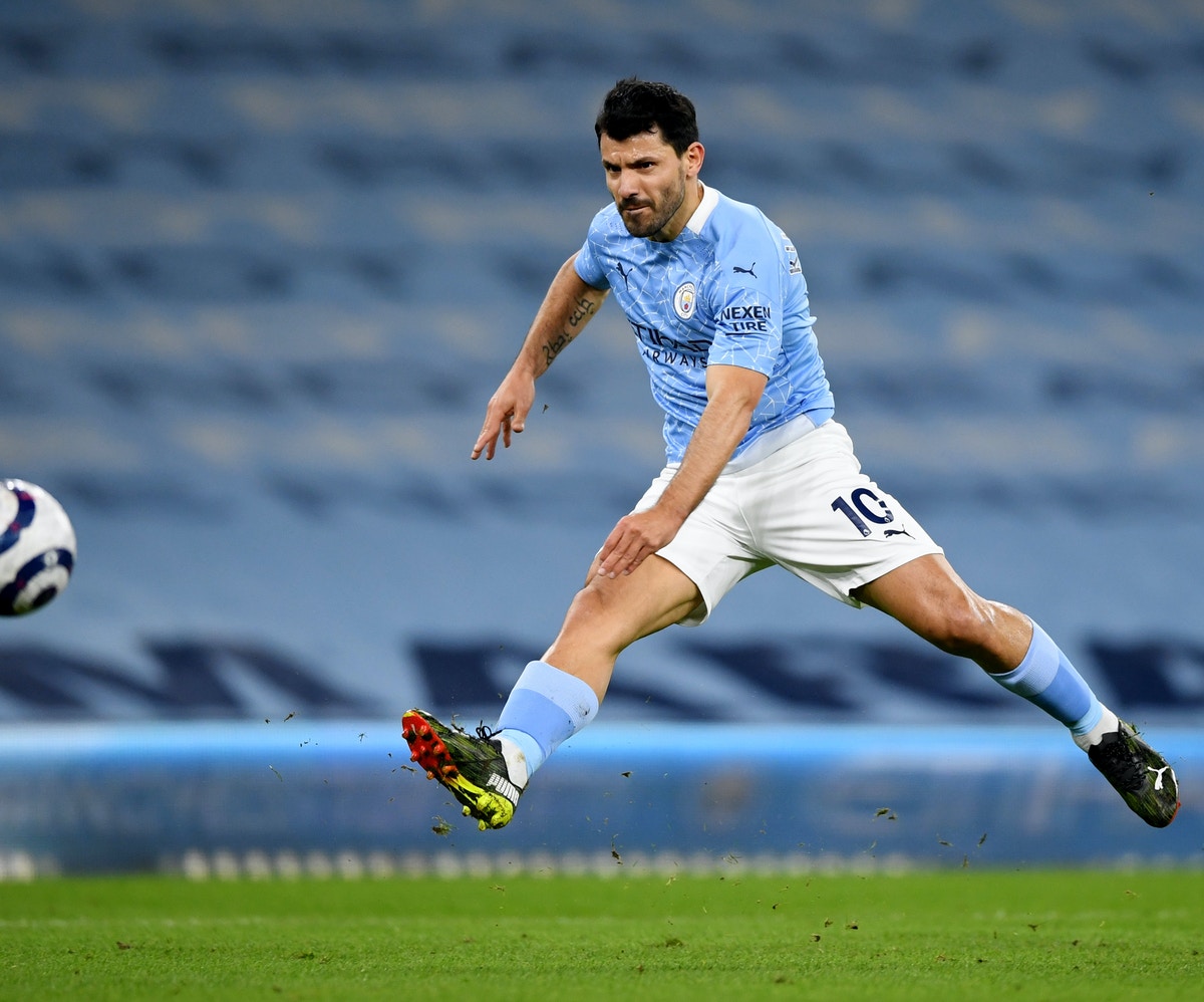 أغويرو مرشح للالتحاق بصديقه ميسي في برشلونة