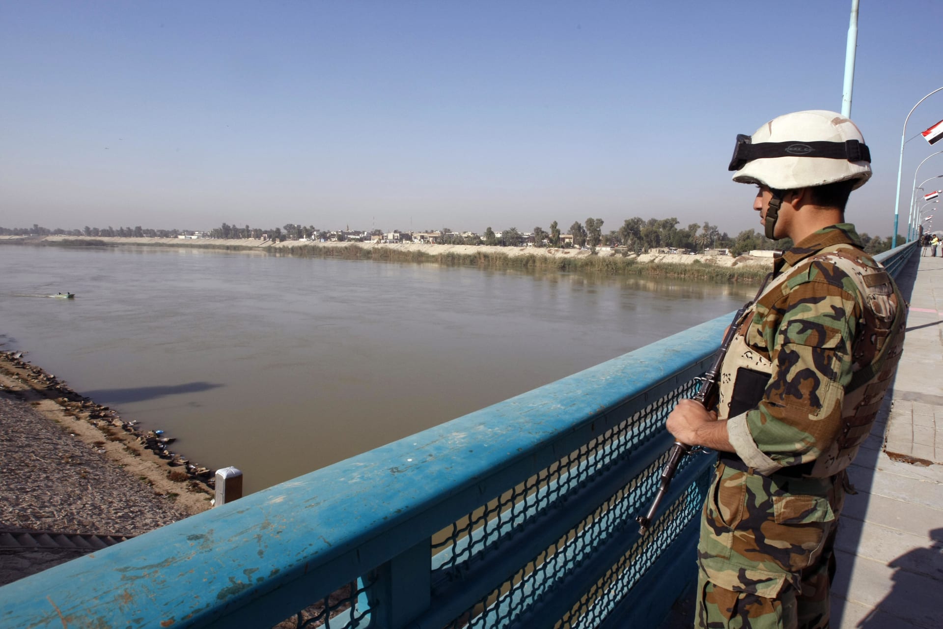 الداخلية: إلقاء القبض على متهمين اغتصبوا فتاة ورموها في الطمر الصحي ببغداد