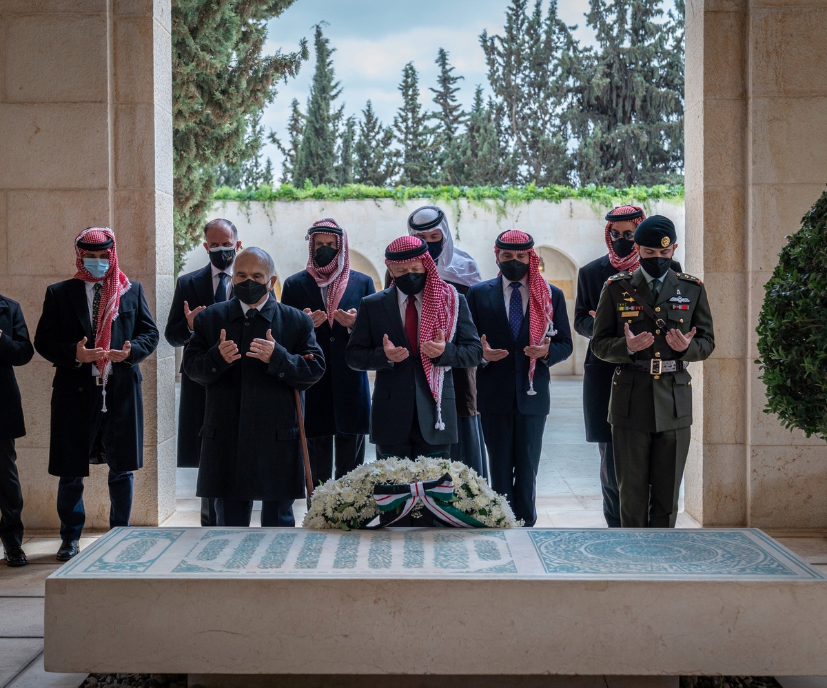 أول ظهور بعد الأزمة.. الأمير حمزة برفقة ملك الأردن وولي العهد في احتفالات المئوية