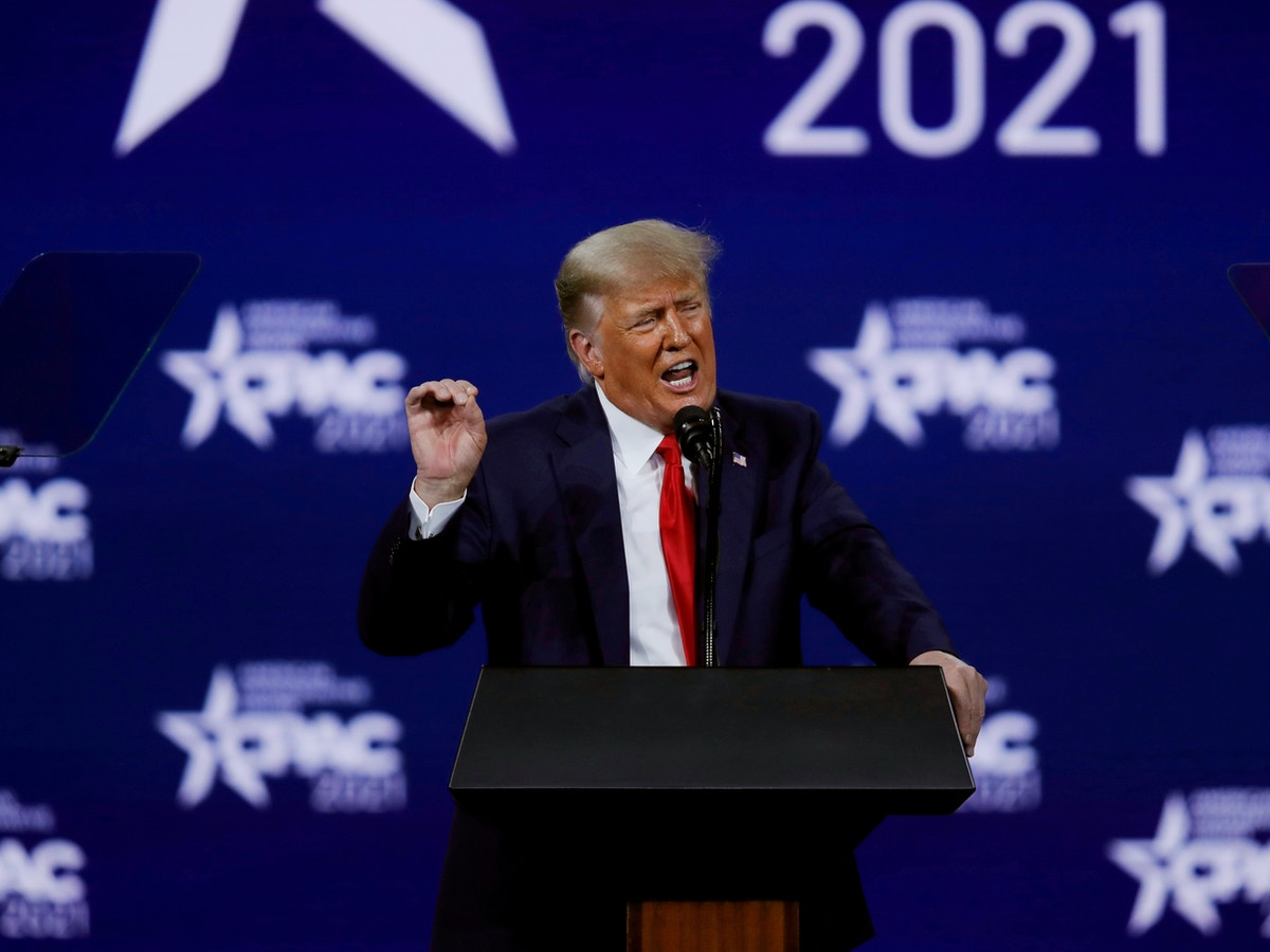 ترامب يتعهد بمساعدة الجمهوريين على استعادة الكونغرس في 2022