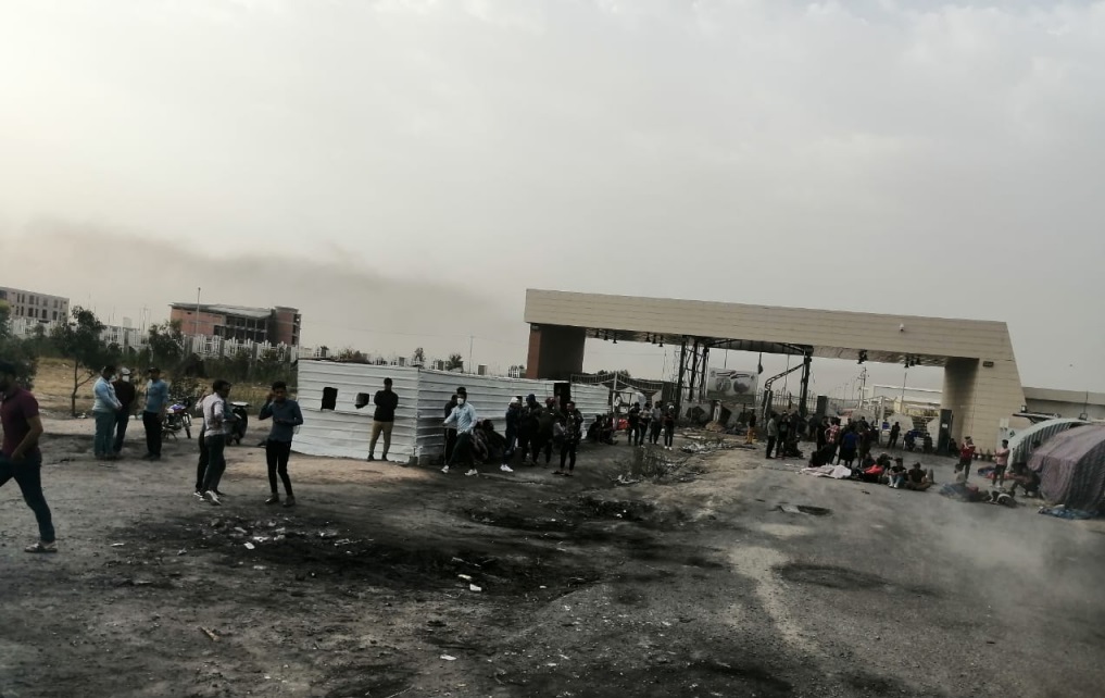 في ذي قار.. إغلاق 3 دوائر حكومية احتجاجا على عدم شمول الخريجين بالتعيينات