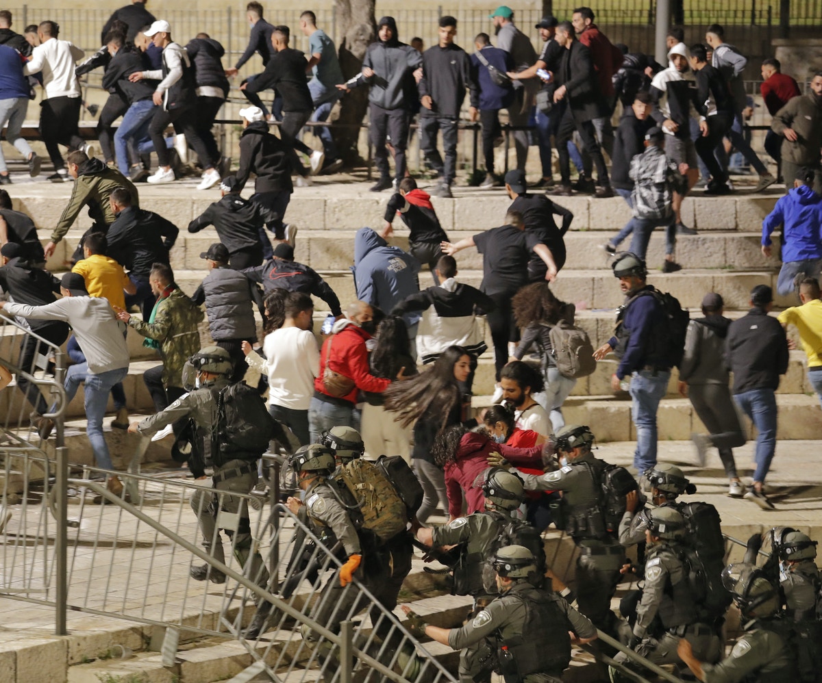 استمرار المواجهات في القدس وغزة بين شرطة الاحتلال والفلسطينيين