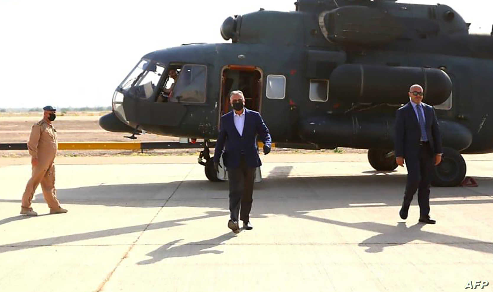 بسبب اعتصامات الخريجين .. الكاظمي يلجأ إلى استخدام مروحية عسكرية للتنقل في البصرة