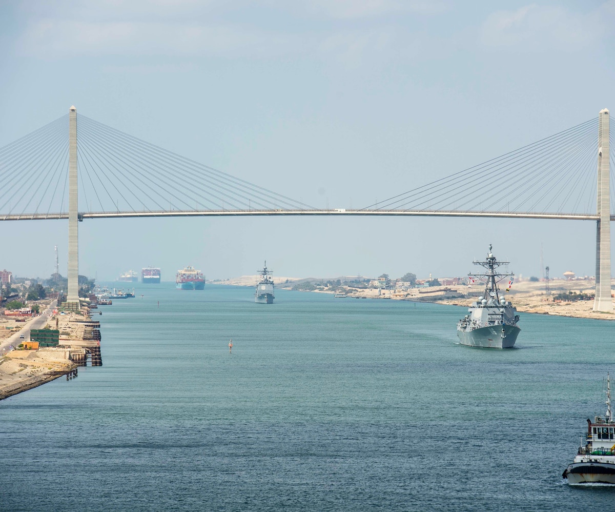 هيئة قناة السويس تعلن اكتمال عبور كافة السفن العالقة منذ تعطل الملاحة