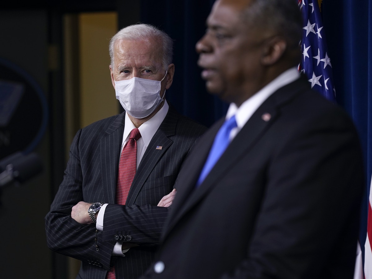 تقرير: خلاف بين بايدن وقادة الجيش.. وأوستن بعيد عن دائرة القرار