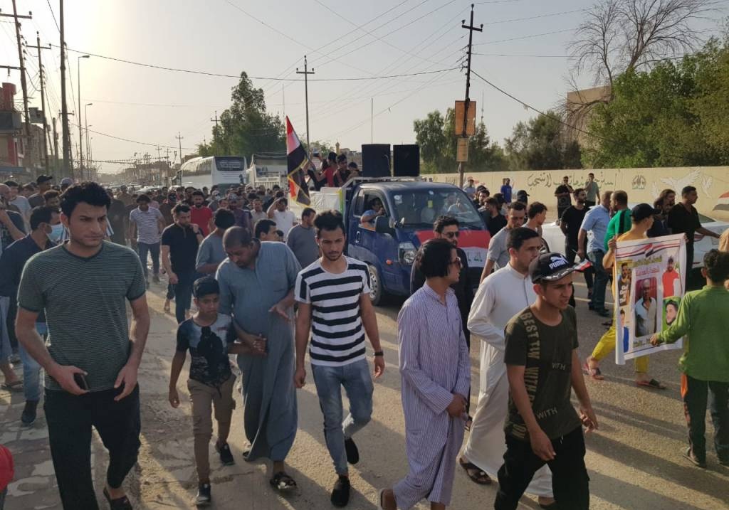 تظاهرات وقطع طرق في الناصرية احتجاجا على سوء الخدمات