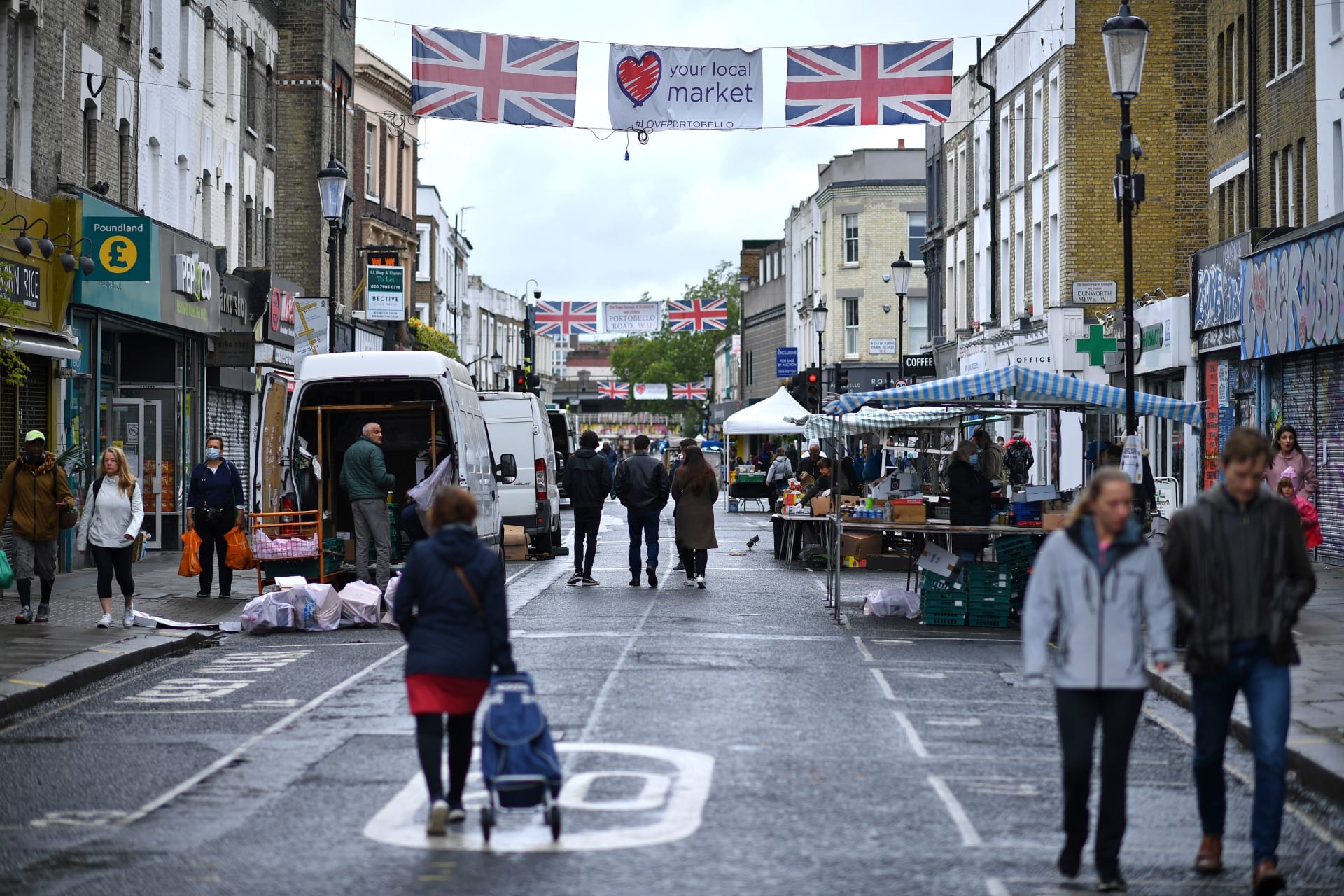 إنجلترا تنهي الإغلاق تدريجيا وتراقب سلالة كورونا الهندية