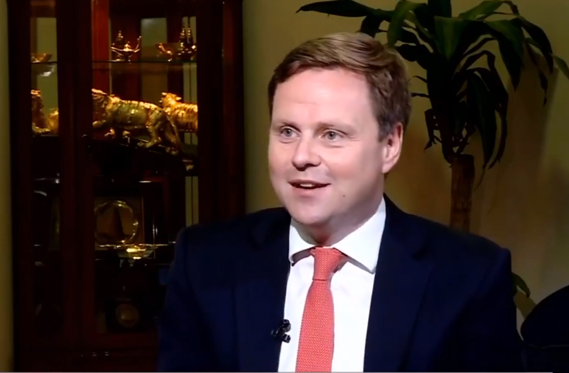 السفير البريطاني للبغدادية: ثورة تشرين عراقية خالصة ولم تتلق أي دعم من الخارج