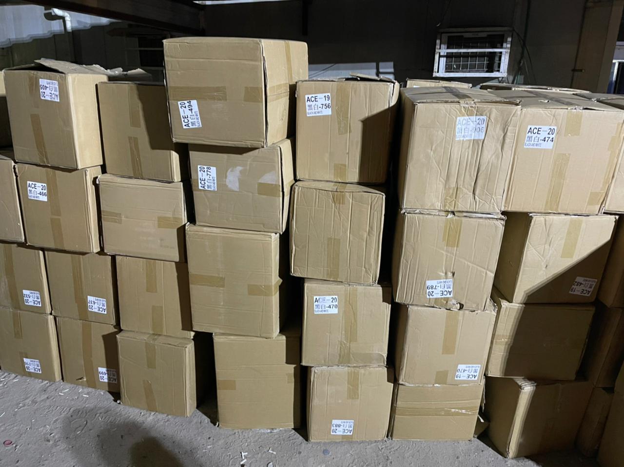 ضبط أكثر من مليون كمامة طبية معدة للتهريب بميناء أم قصر الشمالي