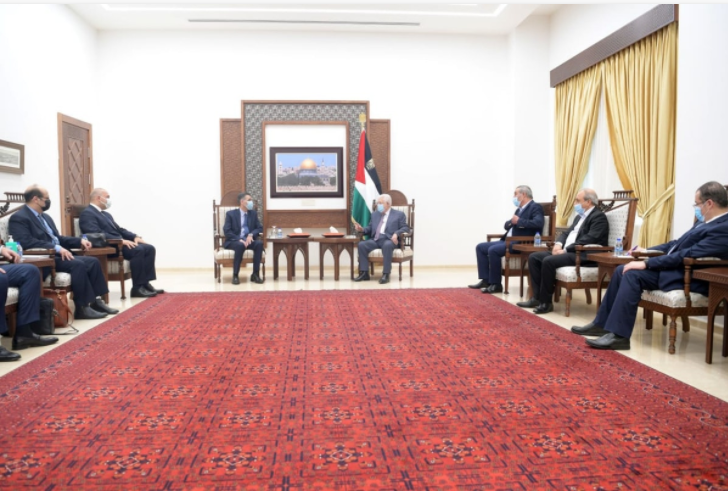 عباس يستقبل الوفد المصري في مقر الرئاسة الفلسطينية برام الله