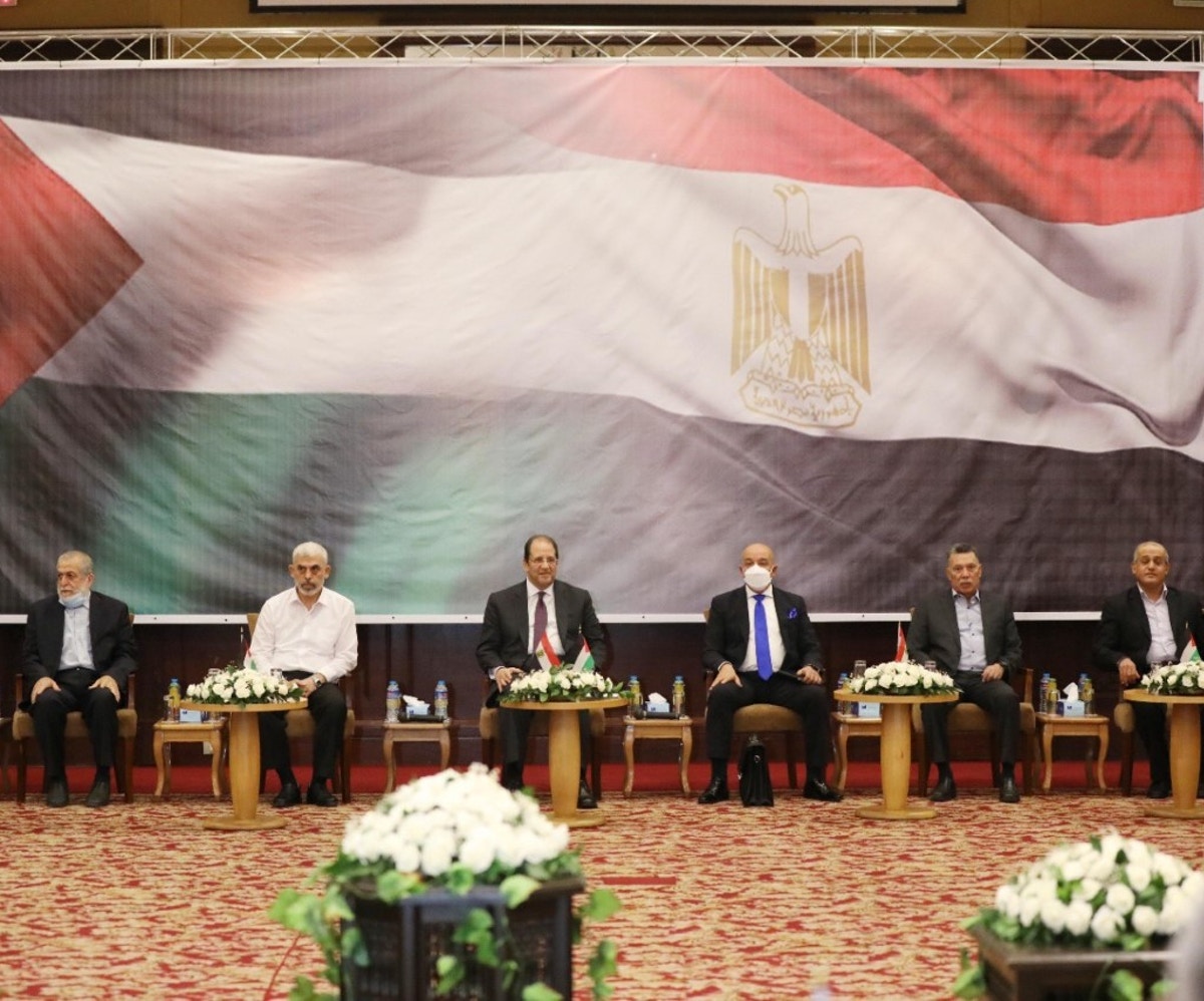 بعد لقاء رئيس المخابرات المصرية .. “حماس” ترفض ربط إعمار غزة بـ”تبادل المحتجزين”