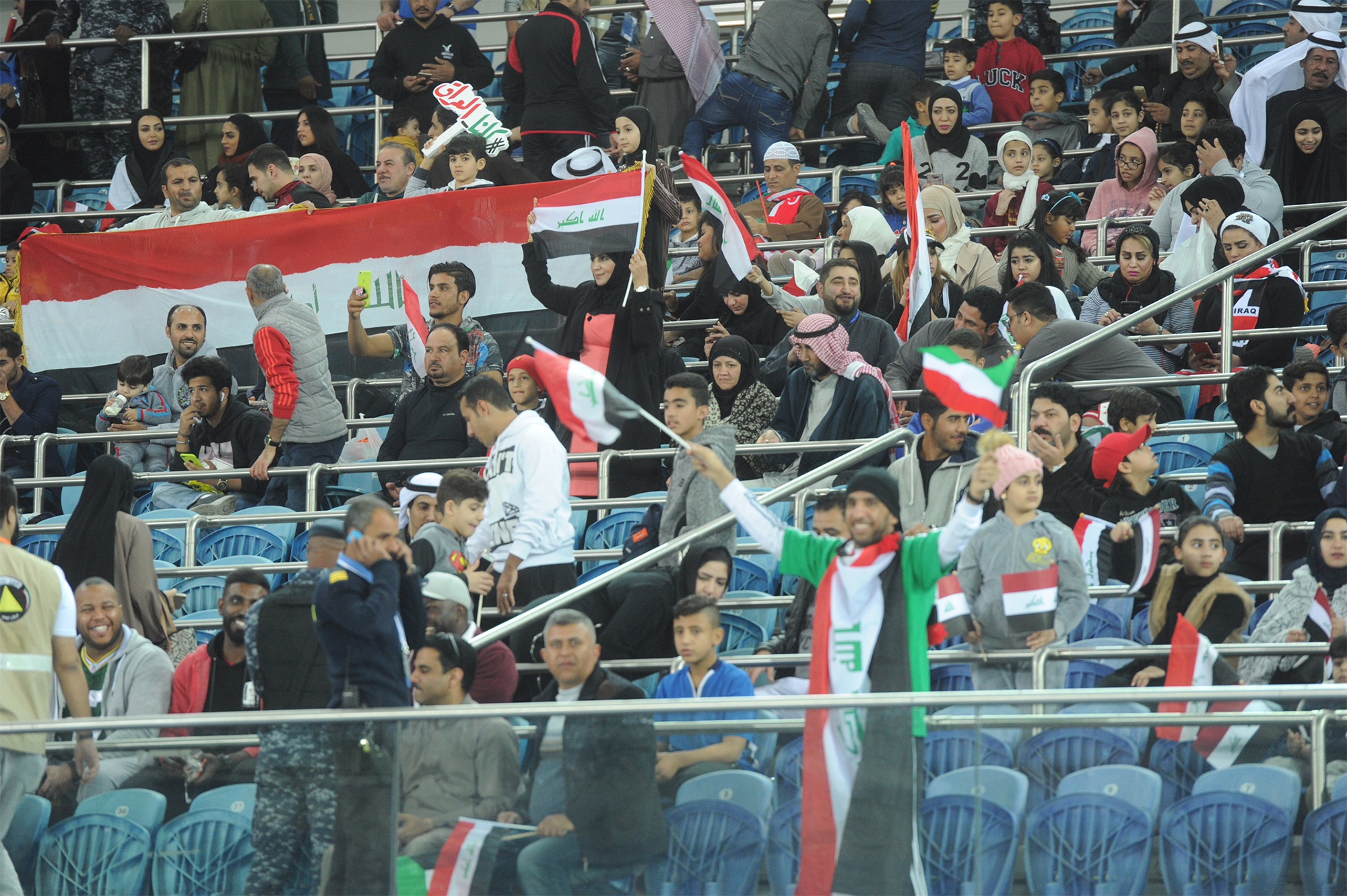 ‏وزير الشباب والرياضة ينفي صدور قرار بعودة الجماهير للملاعب