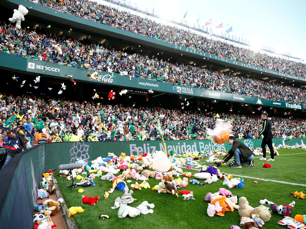 عودة الجماهير رسميا إلى ملاعب الدوري الإسباني