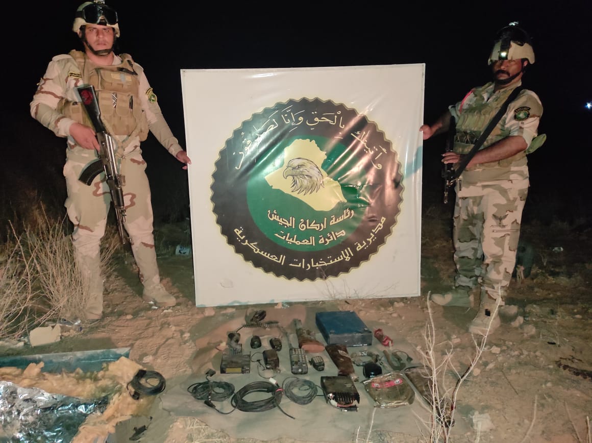 الاستخبارات العسكرية تداهم مخبأ يضم محطة لاسلكية لداعش جنوب الرطبة بالانبار