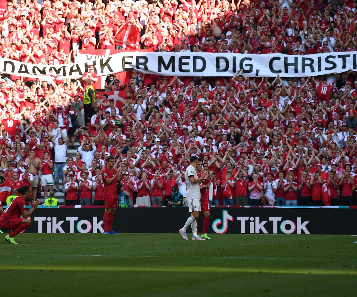 إيقاف اللعب لدقيقة في مباراة الدنمارك وبلجيكا تكريماً لإريكسن