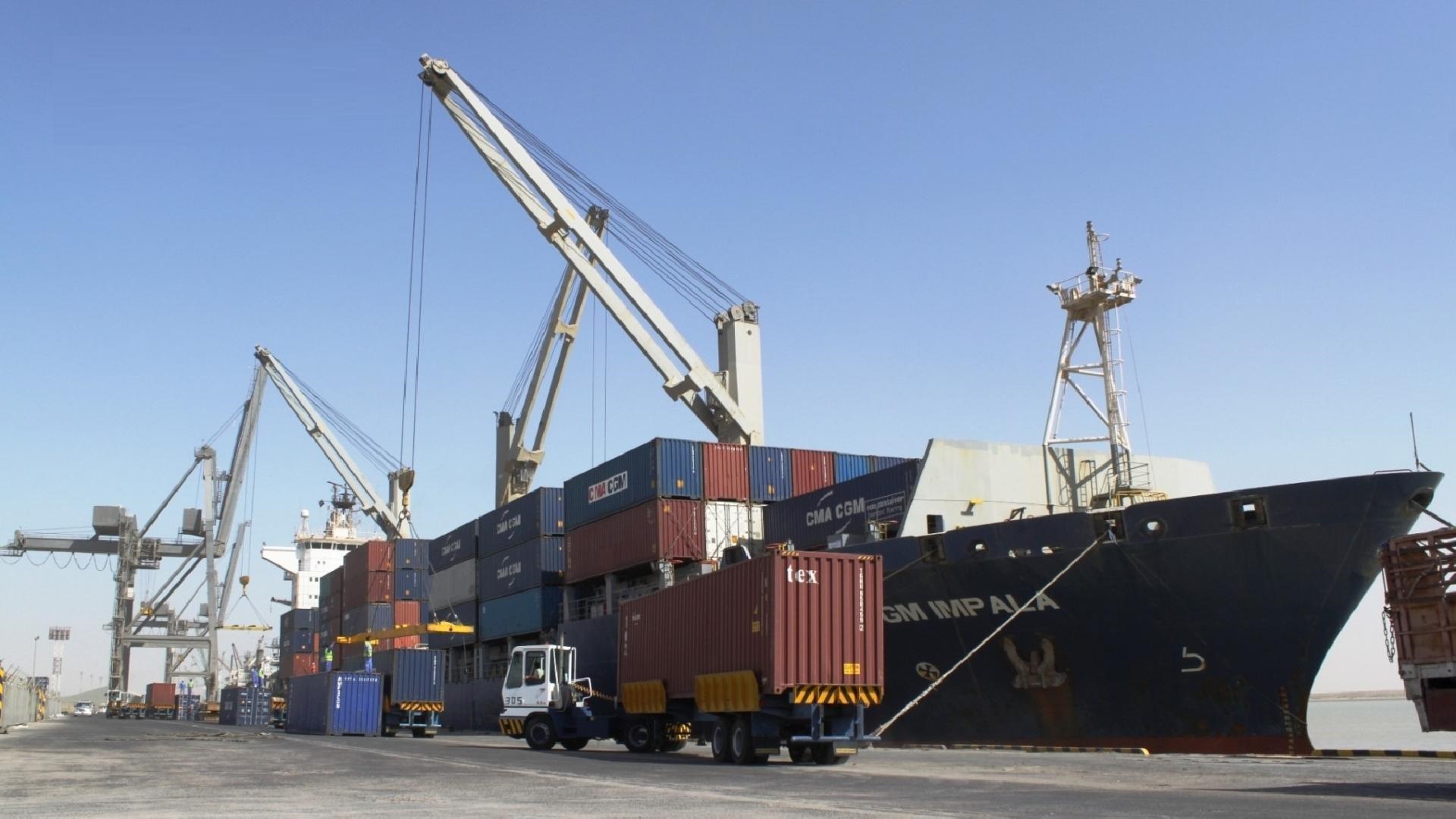 ضبط مواد كيماوية شديدة الخطورة بأحد موانئ البصرة