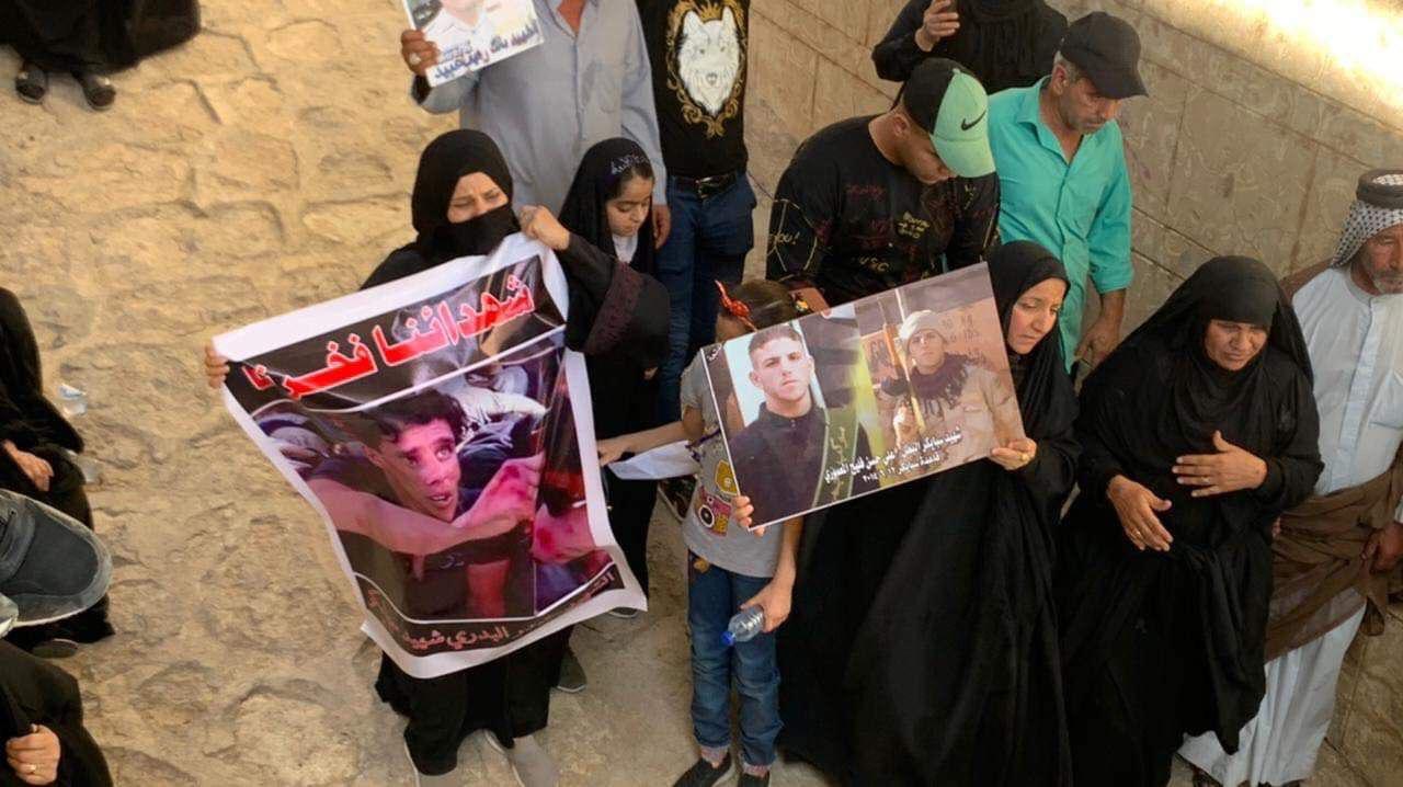 بالصور.. عوائل شهداء سبايكر يتوافدون لموقع الجريمة في تكريت