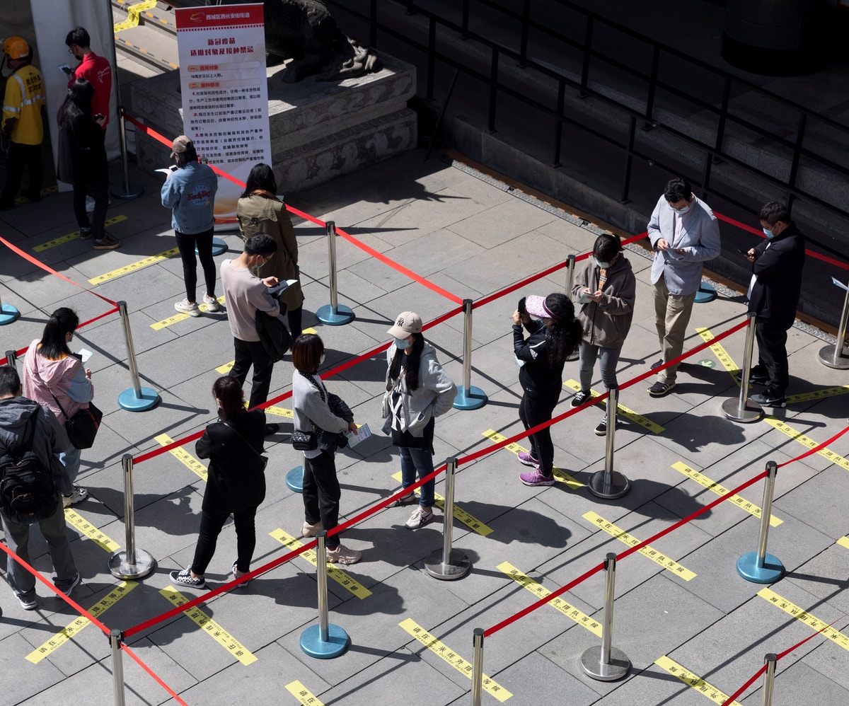 2.5 مليار جرعة لقاح كورونا عالمياً.. وأوروبا تخفف القيود