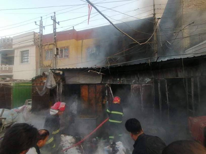 صور.. حريق يلتهم سوقا في حي الجهاد ببغداد