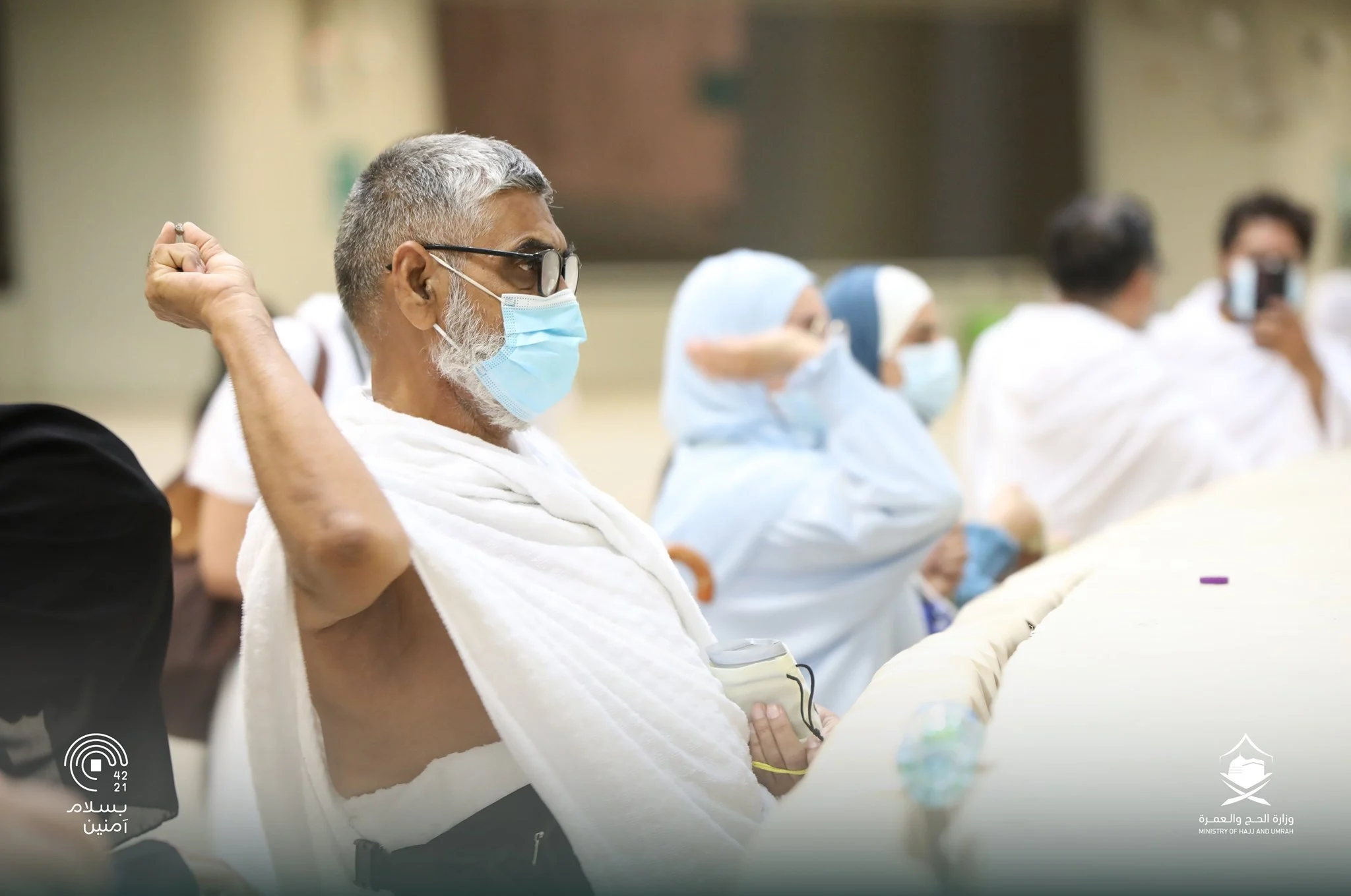 بعد وقوفهم على صعيد عرفات.. حجاج بيت الله الحرام ينهون رمي جمرة العقبة الكبرى