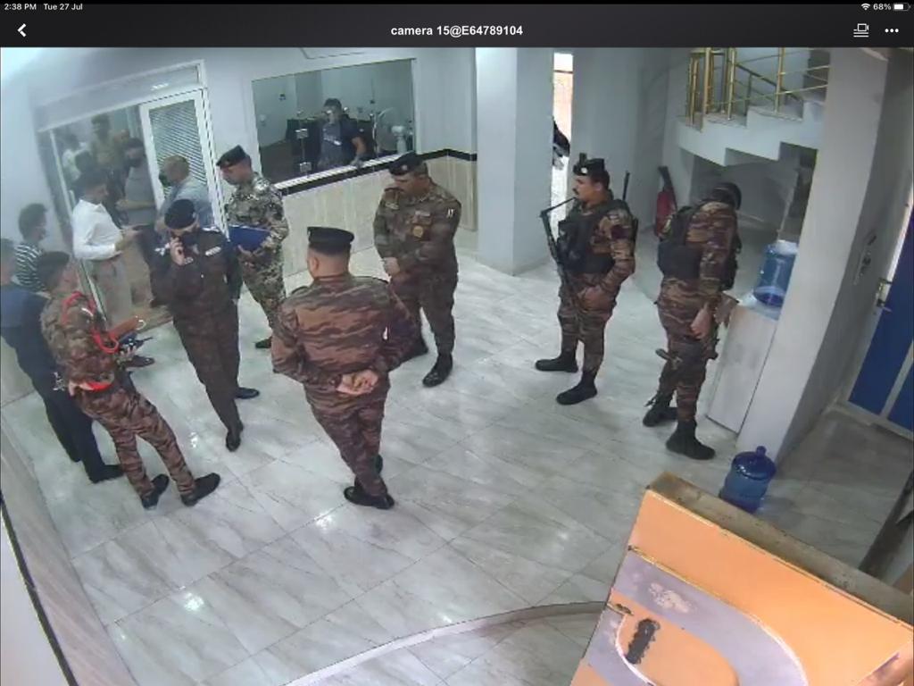 بالصور .. قوة عسكرية تقتحم قناة البغدادية وتأمر بأغلاقها ومنع بث برامجها