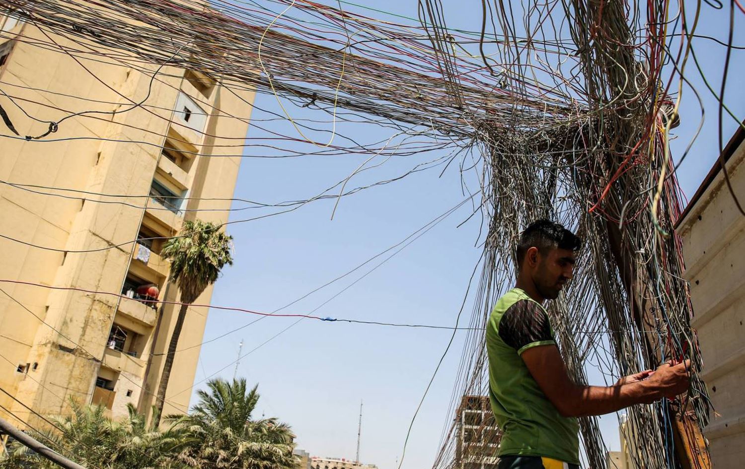 بغداد تشكو نقص الكهرباء: نحتاج إلى 3 آلاف ميغاواط