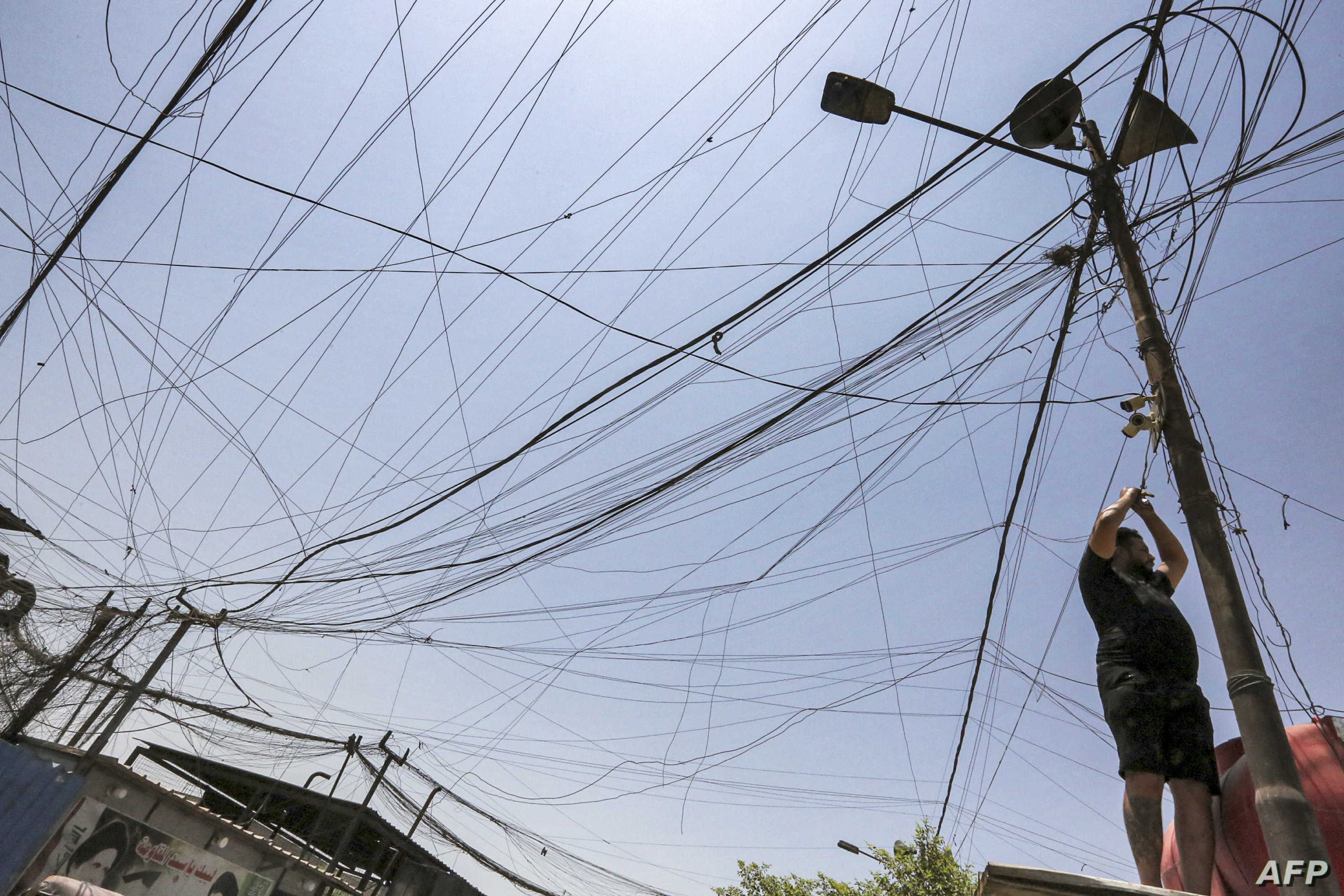 الظلام يخيم على “صلاح الدين” بعد استهداف 14 برج كهرباء بعبوات ناسفة