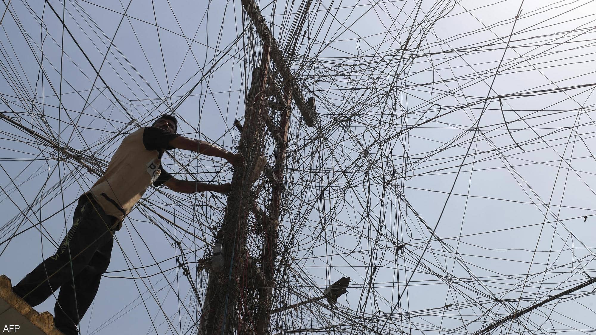 إيران توقف تزويد الكهرباء للعراق بالكامل