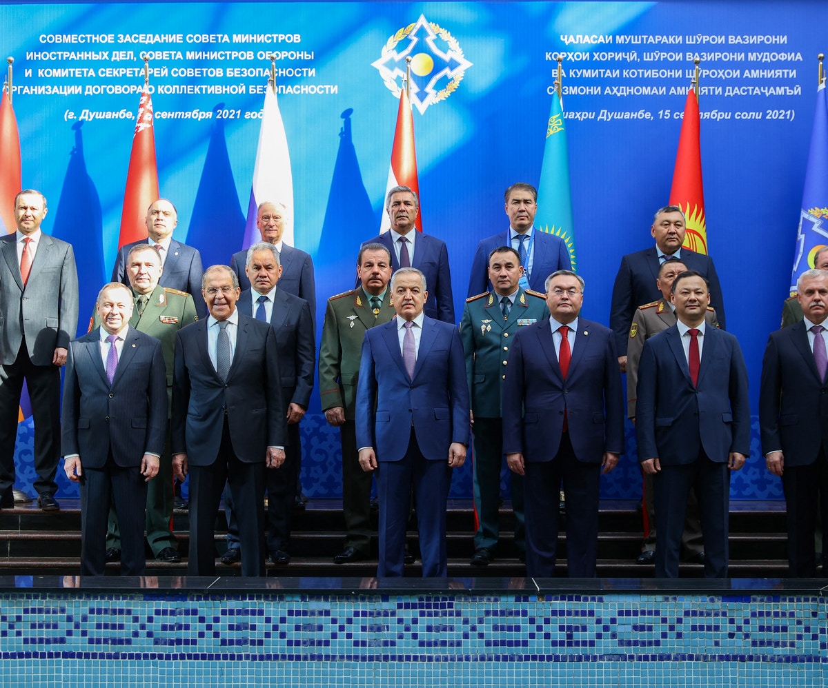 مناورات عسكرية كبيرة لروسيا وحلفائها على حدود أفغانستان