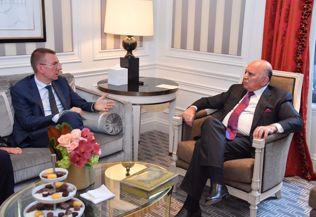 العراق يرسل وفودا لإعادة مواطنيه العالقيّن على حدود الدول الأوروبية