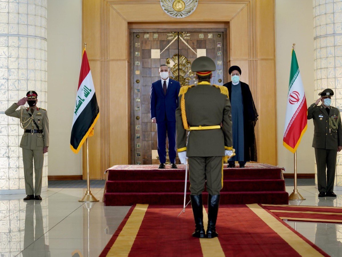 الكاظمي يصل إلى إيران ويلتقي رئيسي