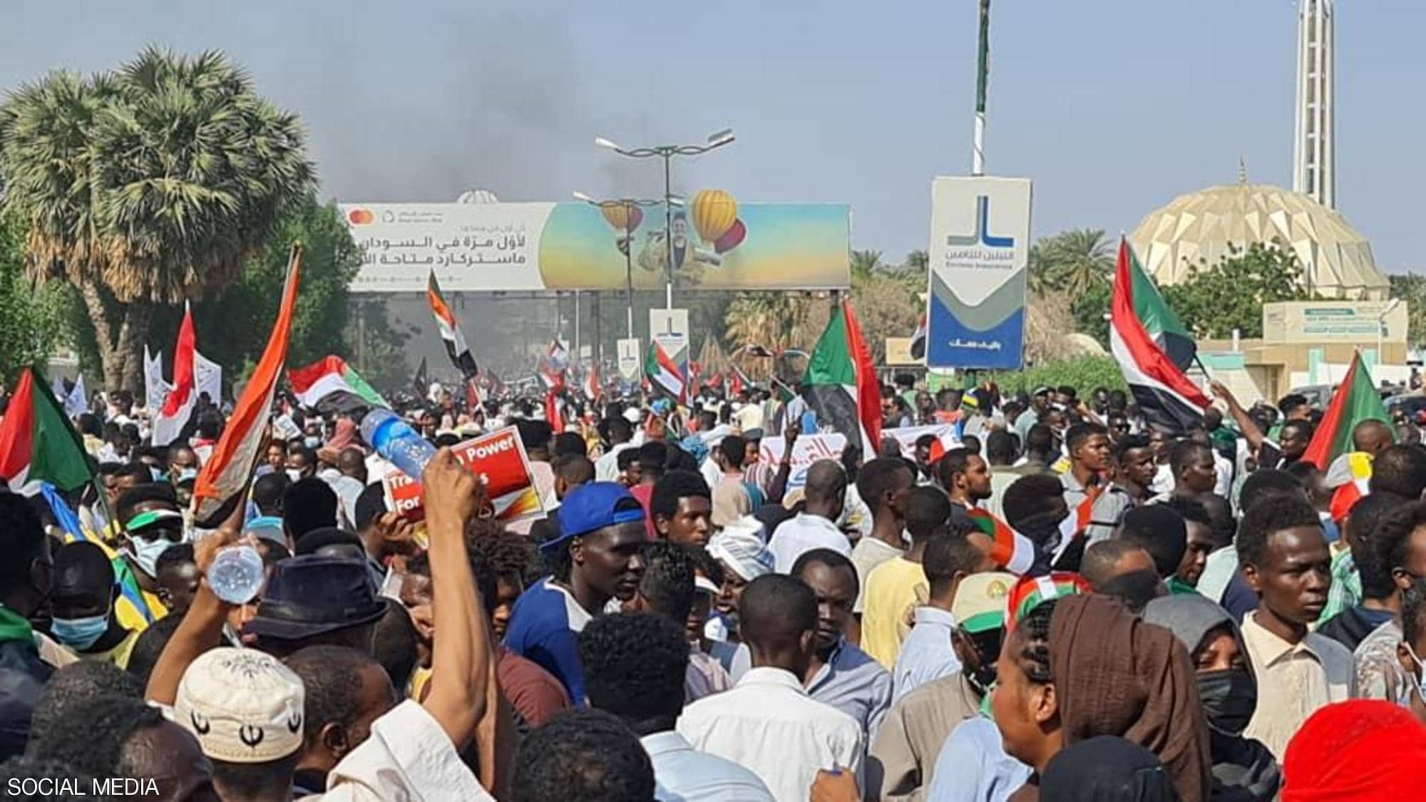 السودان.. الشرطة تطلق قنابل الغاز على محتجين قرب البرلمان