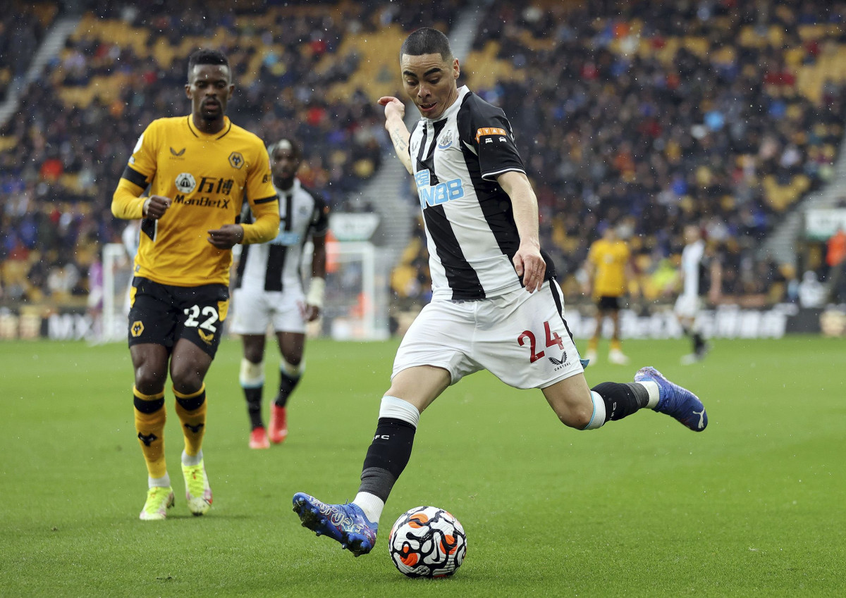 مجموعة استثمارية بقيادة الصندوق السيادي السعودي تشتري نادي “نيوكاسل يونايتد”