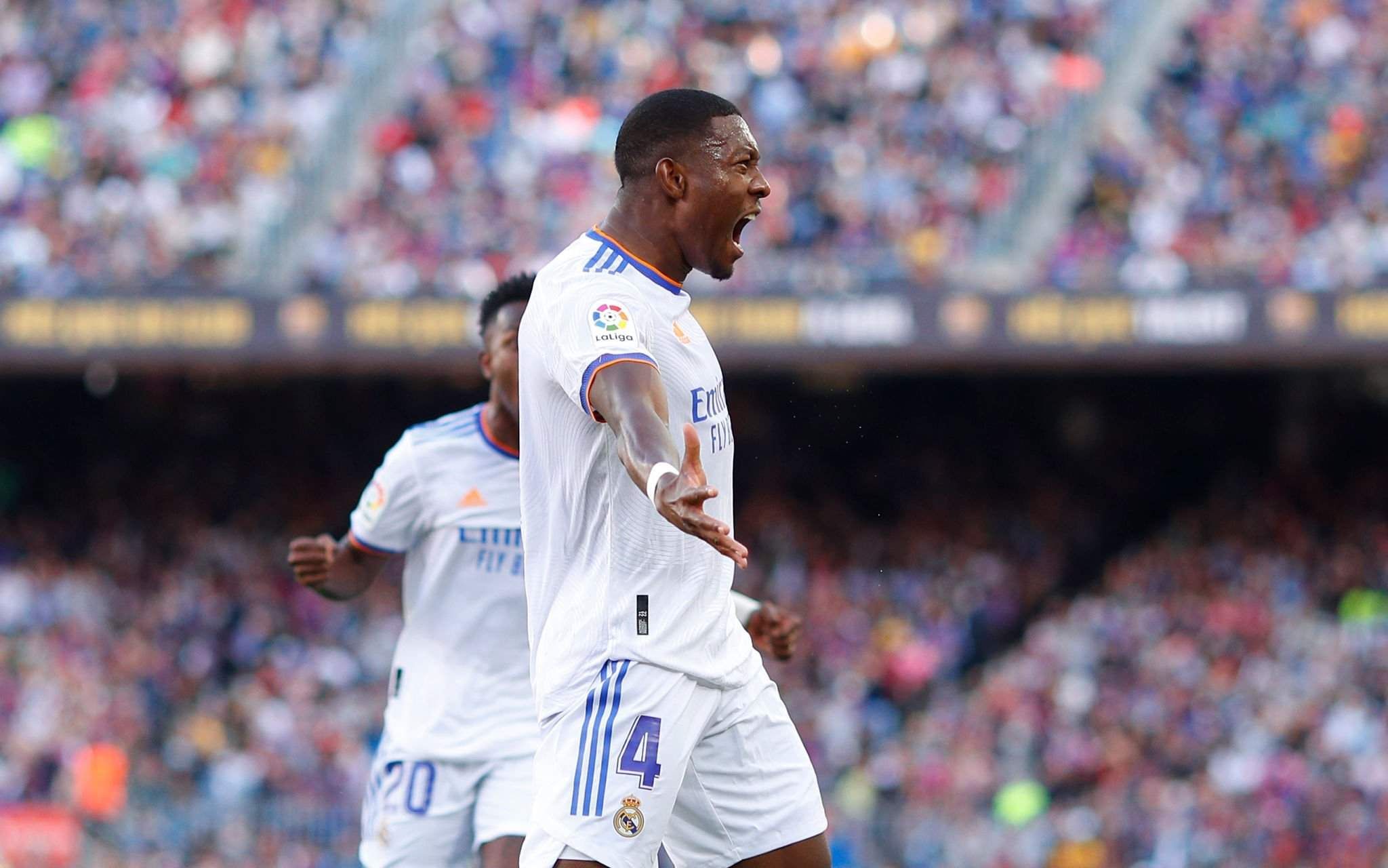 ريال مدريد يُسقط برشلونة في الكلاسيكو ويقفز لصدارة الليجا