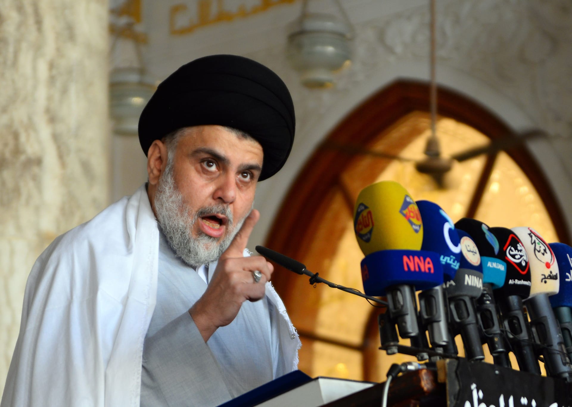 وول ستريت جورنال:  الصدر أمام اختبار السلطة.. استحقاق يقابله شكوك