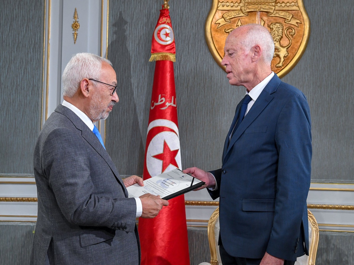 تونس.. الغنوشي يتحدى الرئيس ويدعو نواب البرلمان لاستئناف عملهم