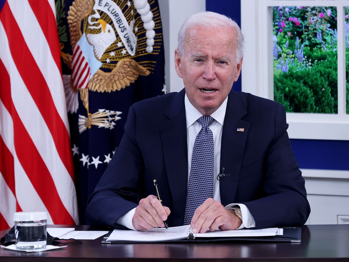 بايدن يسمح بتسليم وثائق ترامب للجنة التحقيق بأحداث الكابيتول