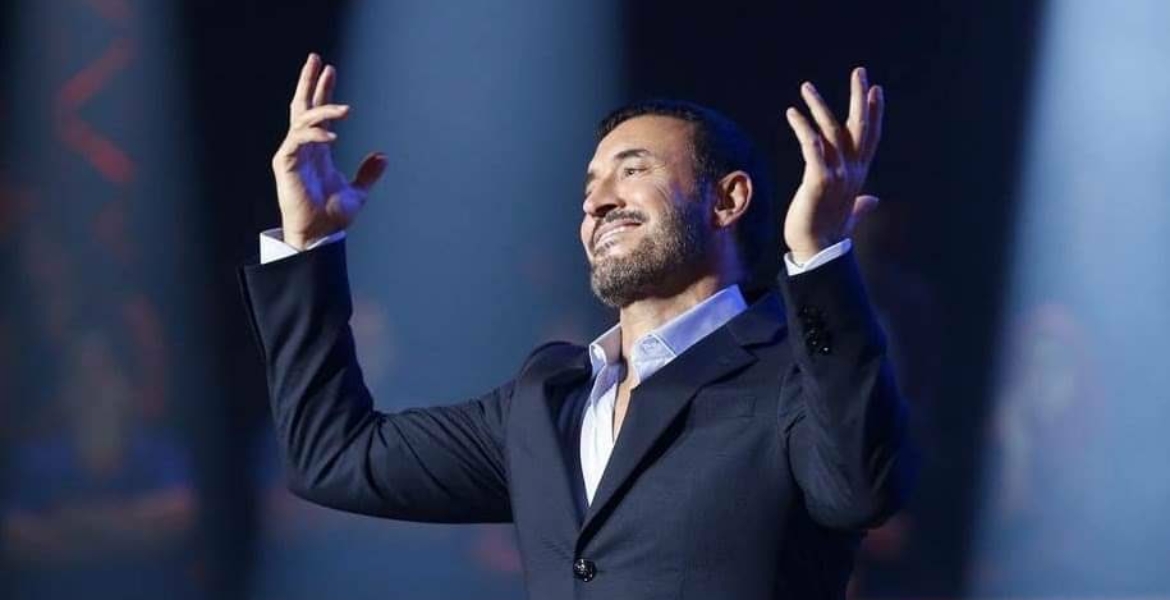 ضجة على مواقع التواصل الاجتماعي بسبب تمثال الشمع لكاظم الساهر في دبي