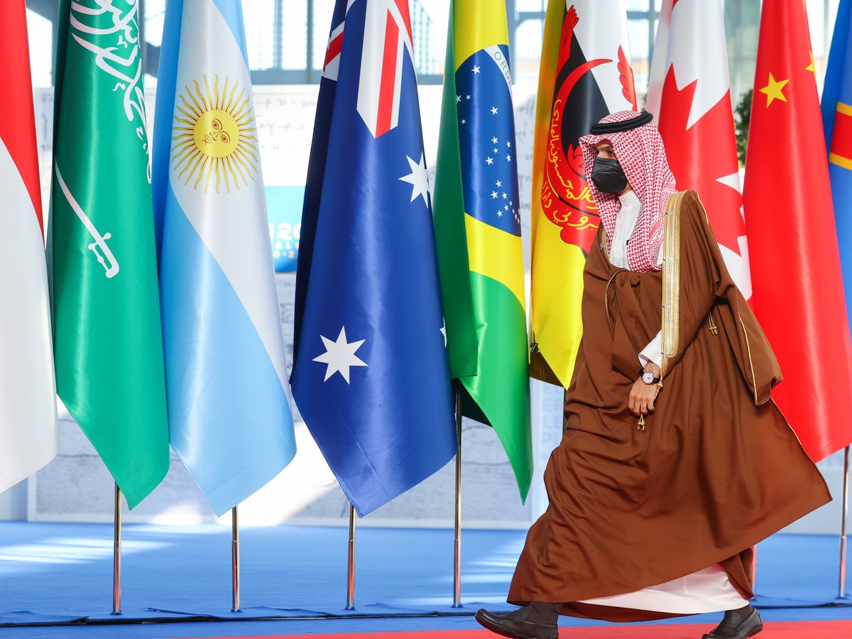 وزير الخارجية السعودي: الأزمة مع لبنان سببها هيمنة حزب الله