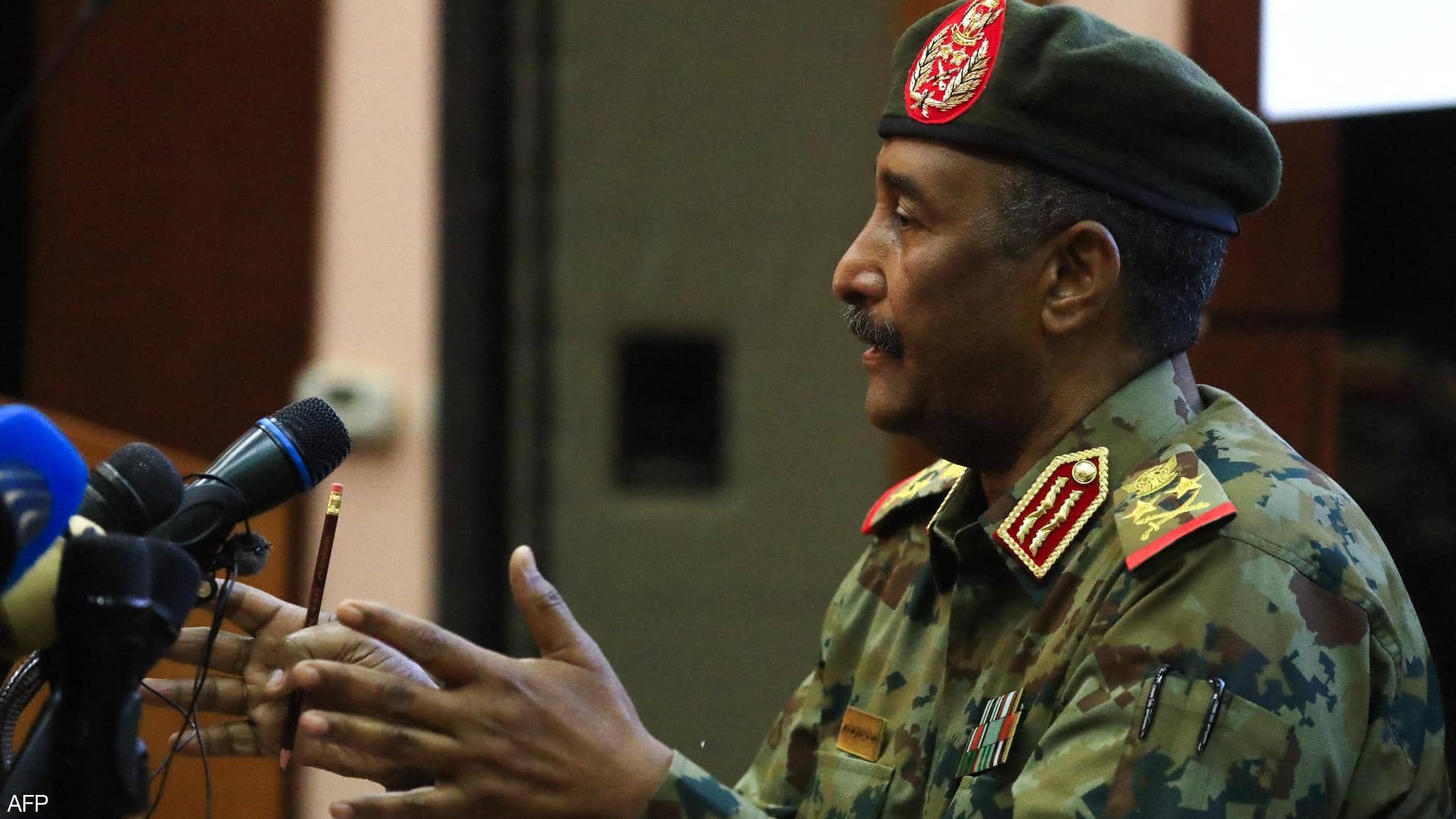 سفراء “الترويكا” يجتمعون بالبرهان.. وحمدوك على رأس المطالب