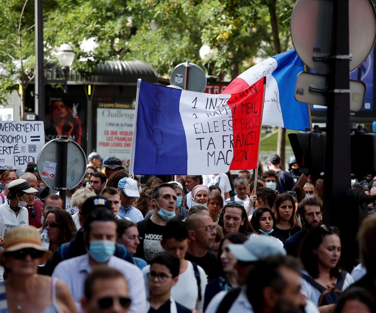 الآلاف يتظاهرون ضد التصريح الصحي في فرنسا