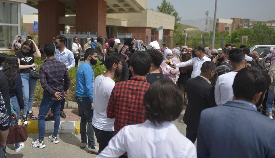 لليوم الثالث.. طلبة الجامعات والمعاهد بالسليمانية يتظاهرون للمطالبة بصرف المنح المستقطعة