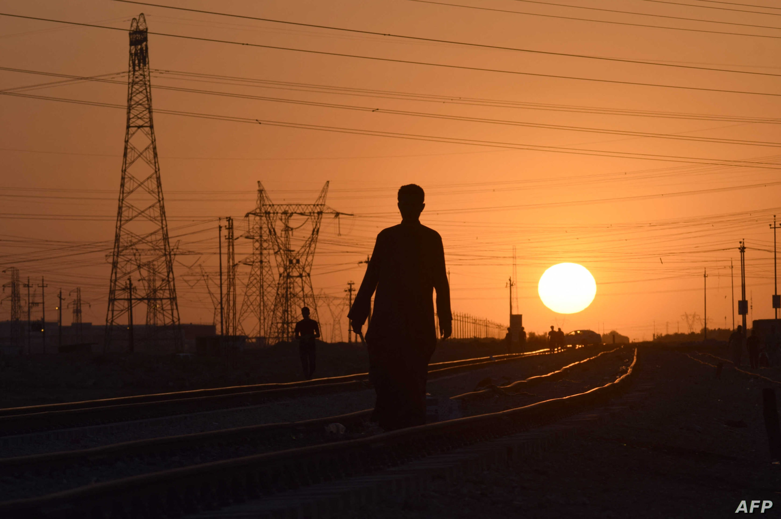 التركيز الآن على السعر.. العراق يفاوض السعودية على الكهرباء