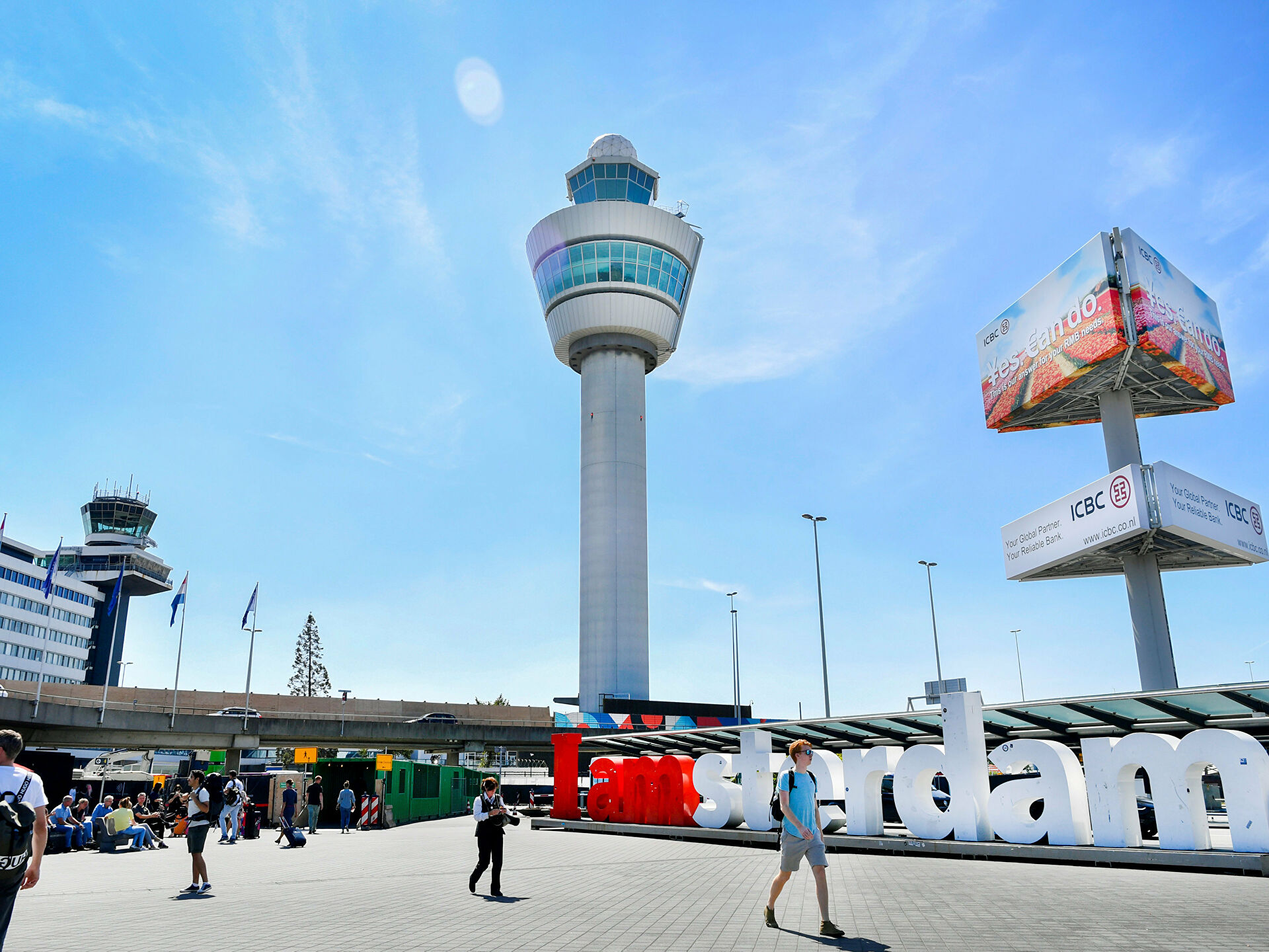 هولندا تعلن إغلاقاً عاماً لمواجهة “أوميكرون”