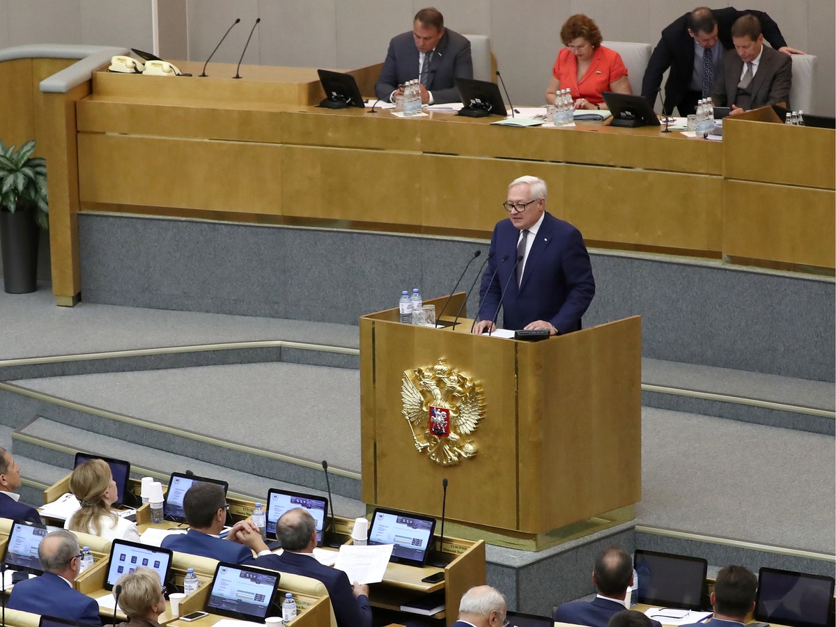 روسيا تحذر من “أزمة صواريخ” جديدة وتطالب “الناتو” بضمانات أمنية