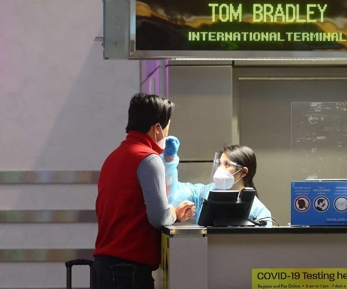 “أوميكرون” يصل 25 دولة.. وتفاصيل جديدة عن ظهوره لأول مرة