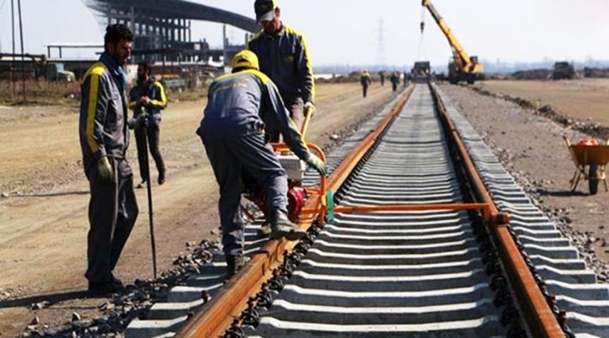 بعد ضجة الربط السككي مع إيران .. وزير النقل يتبرأ ويؤكد اقتصار الموضوع على توقيع محضر اجتماع